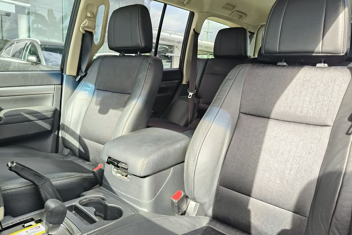 2014 Mitsubishi Pajero VR-X NW