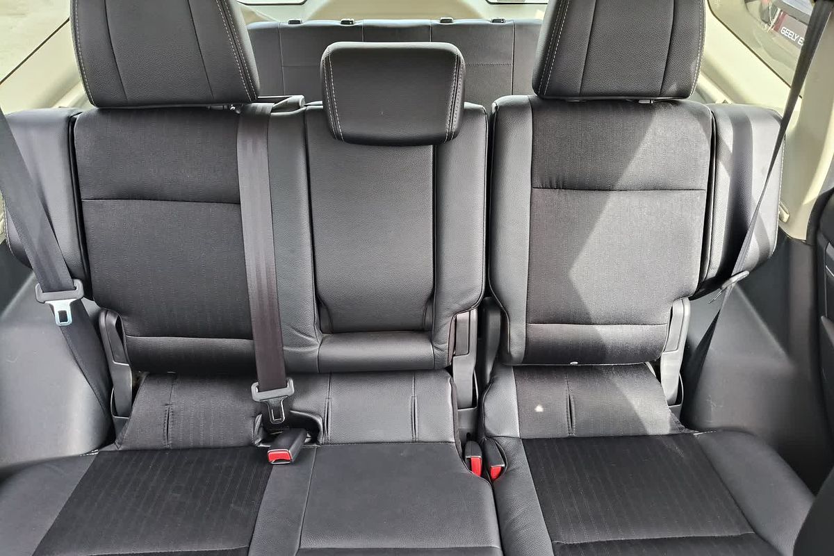 2014 Mitsubishi Pajero VR-X NW