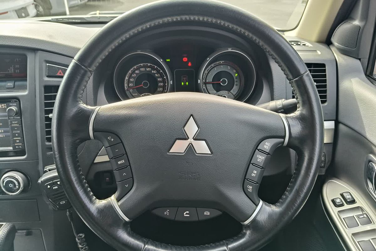 2014 Mitsubishi Pajero VR-X NW