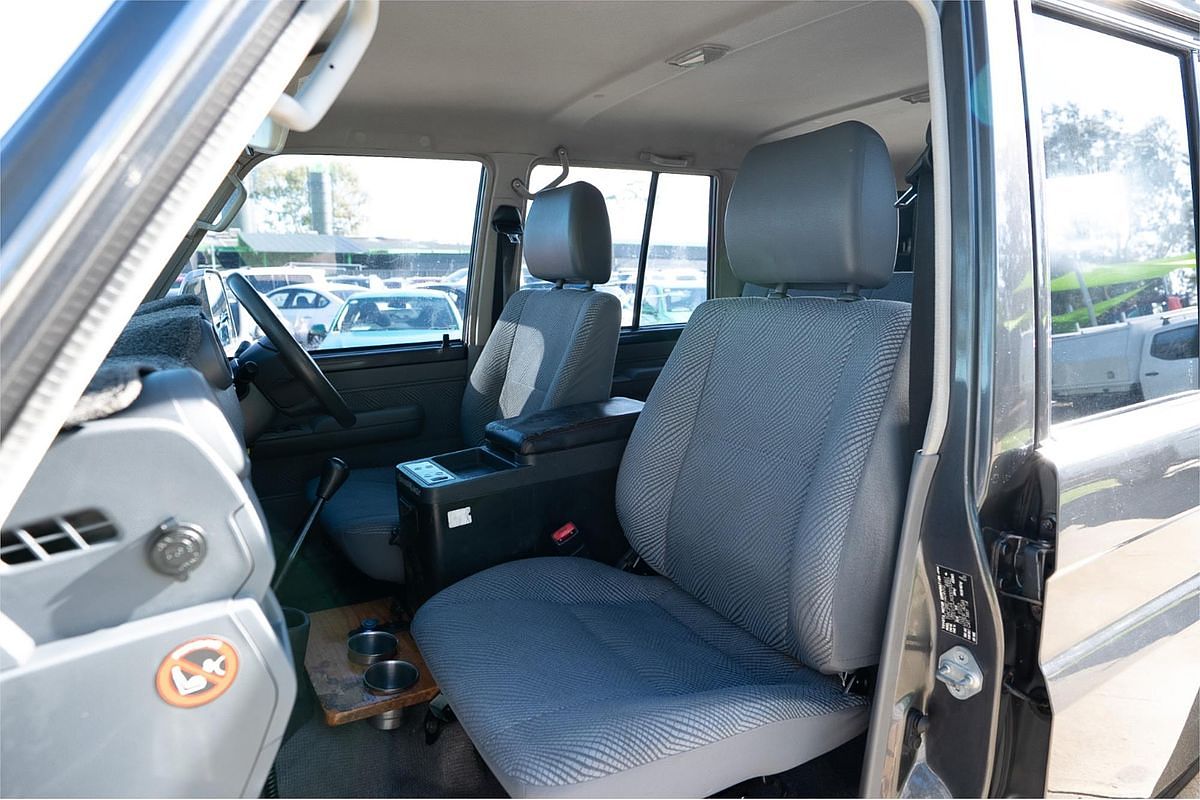 2014 Toyota Landcruiser GXL VDJ76R