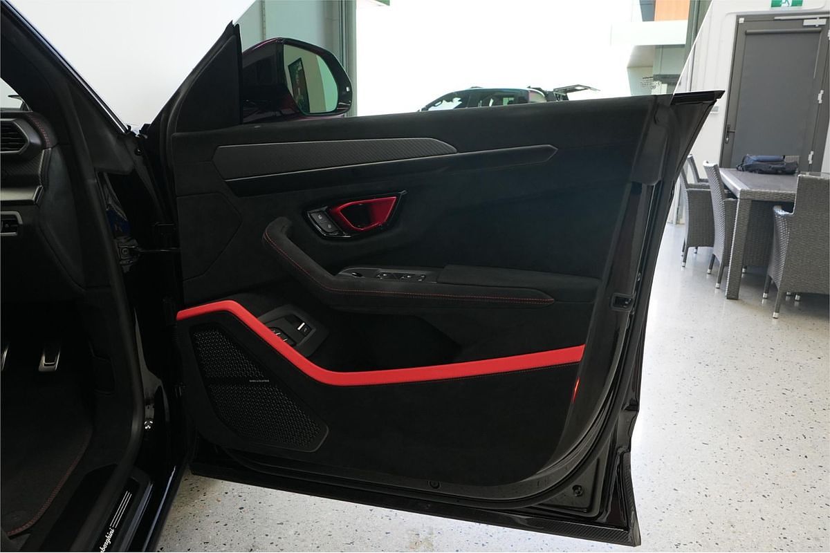 2022 Lamborghini Urus 636
