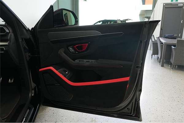 2022 Lamborghini Urus 636