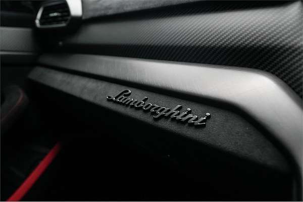 2022 Lamborghini Urus 636
