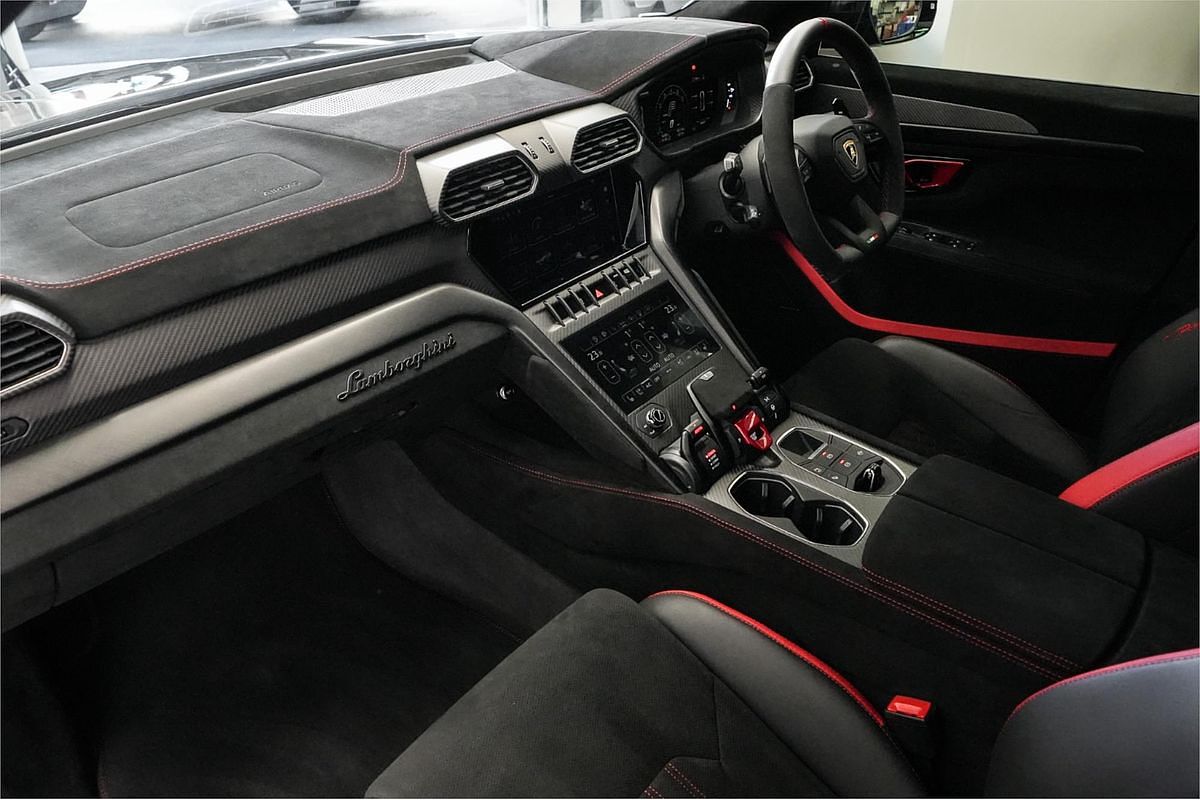 2022 Lamborghini Urus 636