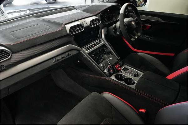 2022 Lamborghini Urus 636