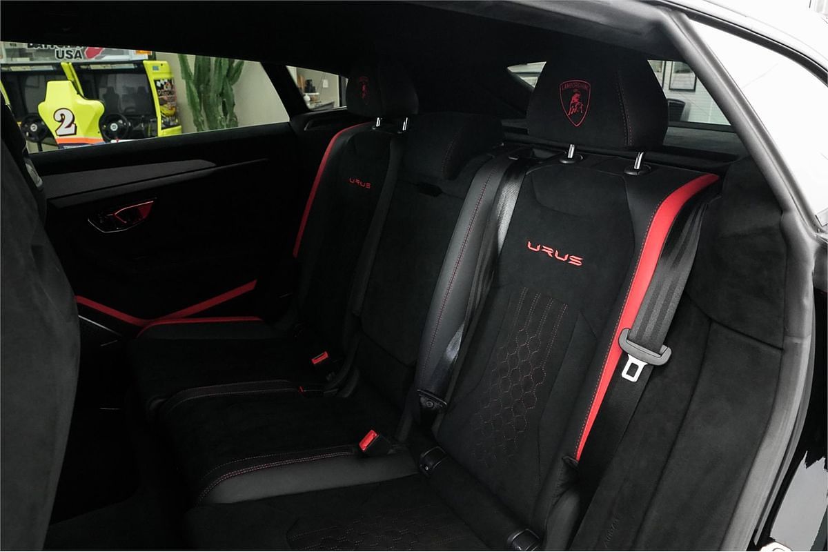 2022 Lamborghini Urus 636