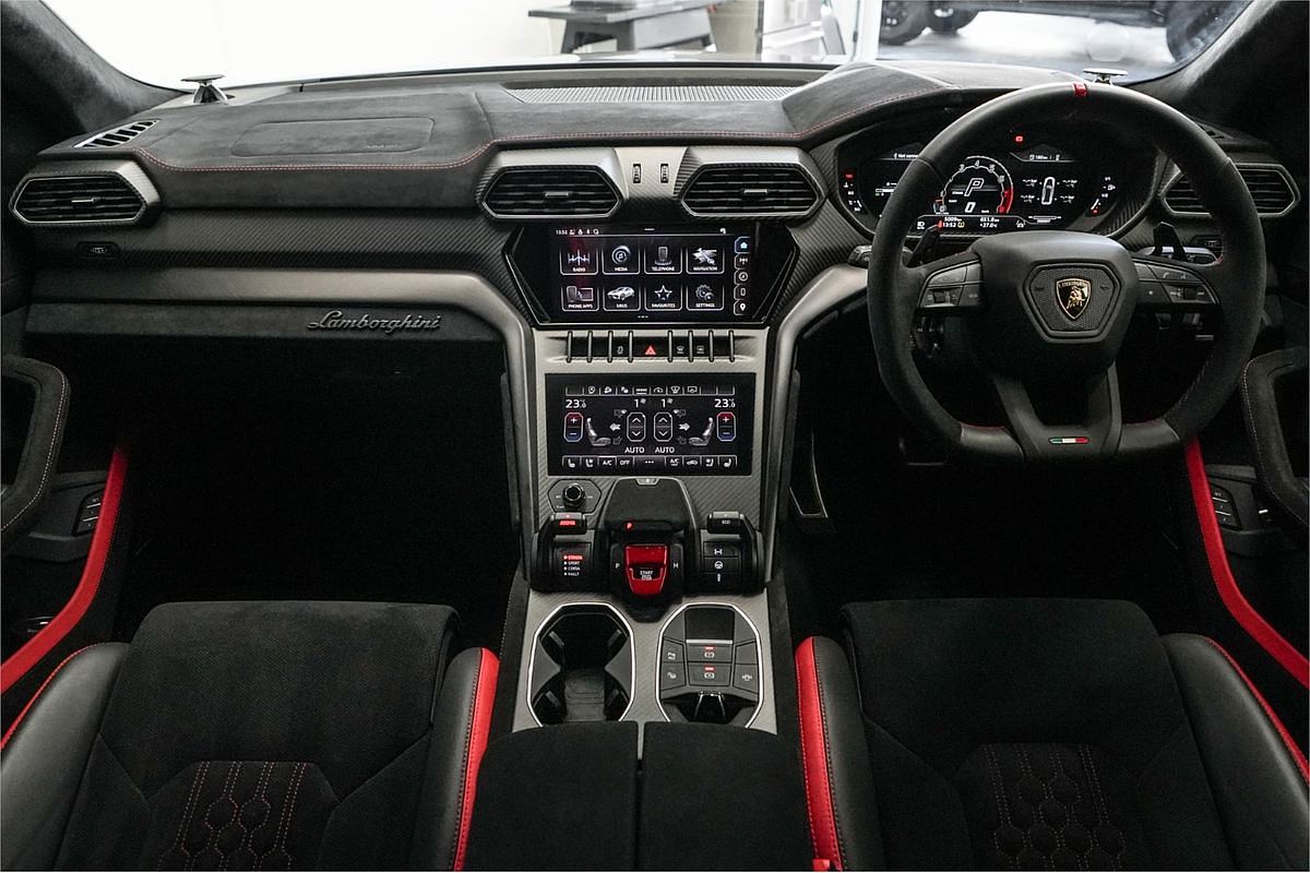 2022 Lamborghini Urus 636