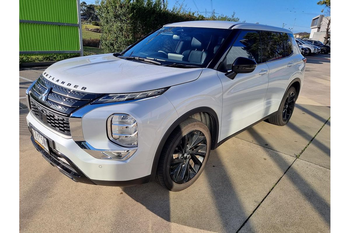 2023 Mitsubishi Outlander Black Edition ZM
