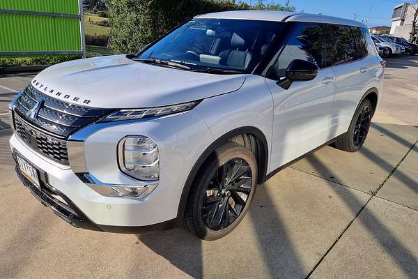 2023 Mitsubishi Outlander Black Edition ZM