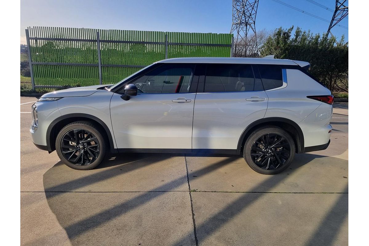 2023 Mitsubishi Outlander Black Edition ZM