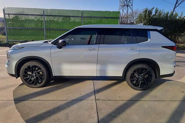 2023 Mitsubishi Outlander Black Edition ZM