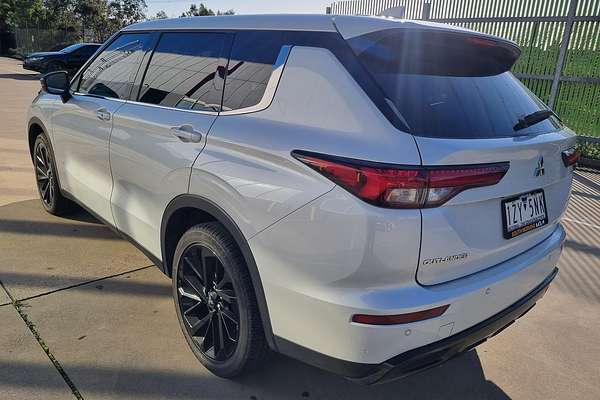 2023 Mitsubishi Outlander Black Edition ZM