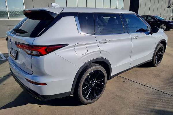 2023 Mitsubishi Outlander Black Edition ZM