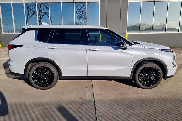 2023 Mitsubishi Outlander Black Edition ZM