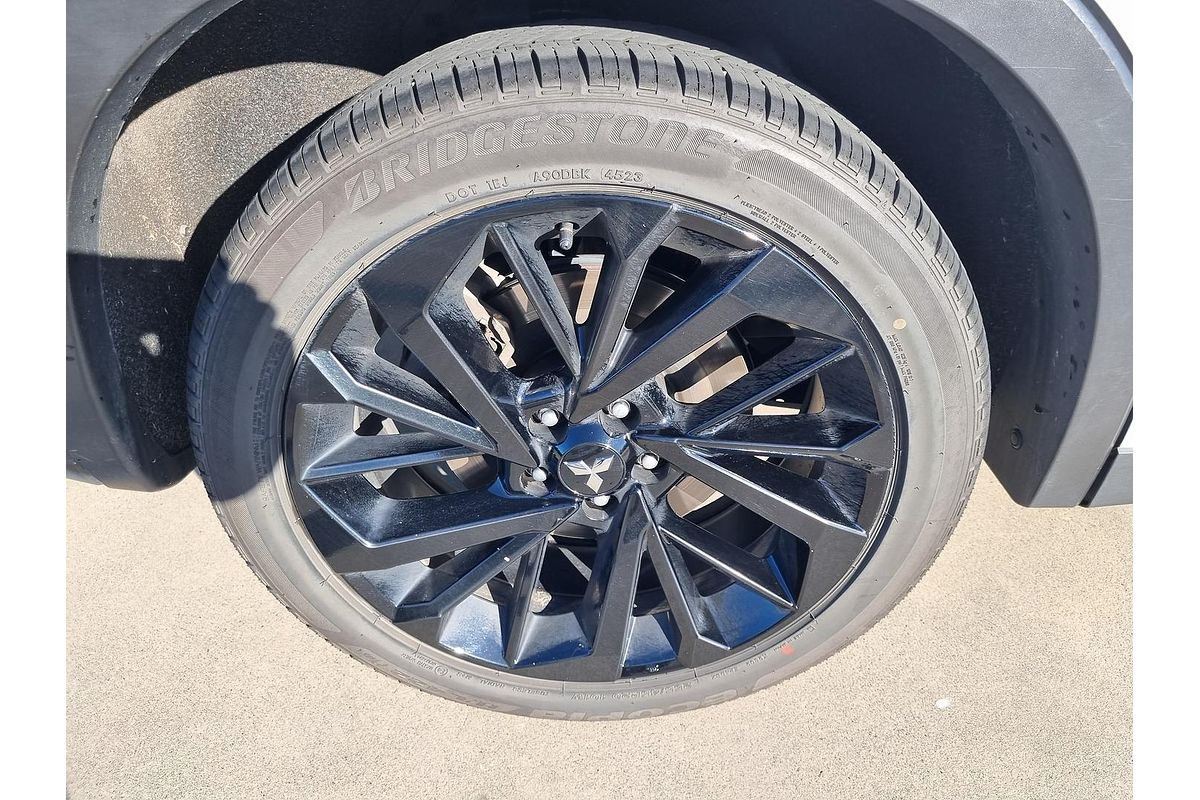 2023 Mitsubishi Outlander Black Edition ZM