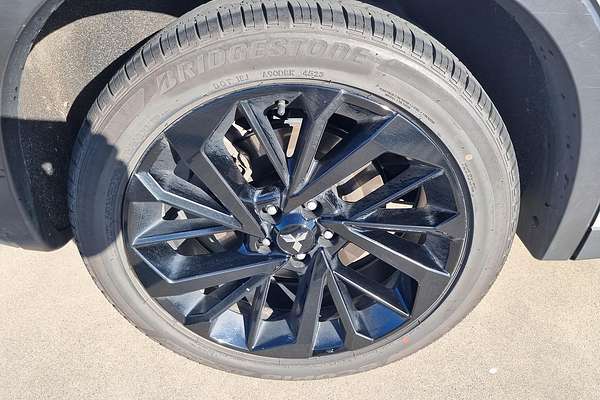 2023 Mitsubishi Outlander Black Edition ZM