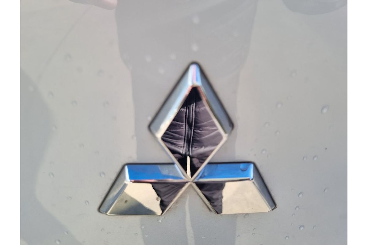 2023 Mitsubishi Outlander Black Edition ZM