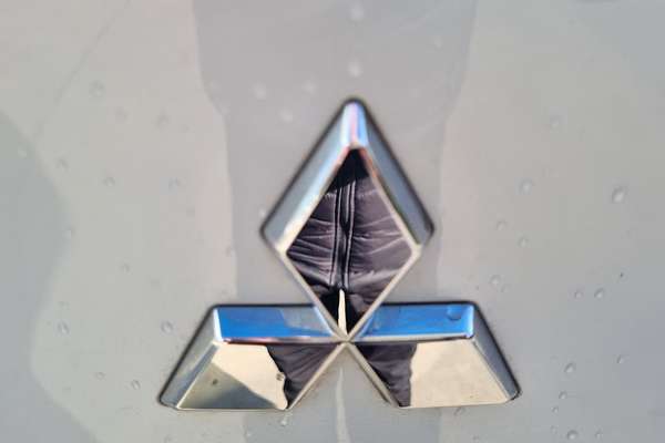 2023 Mitsubishi Outlander Black Edition ZM