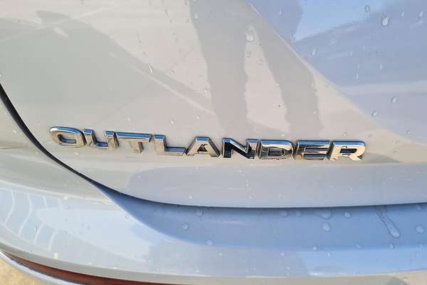 2023 Mitsubishi Outlander Black Edition ZM