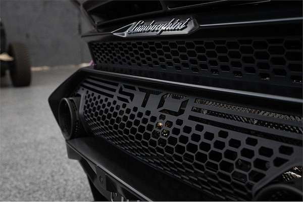 2022 Lamborghini Huracan STO 724