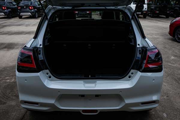 2025 Suzuki Swift Hybrid UZ