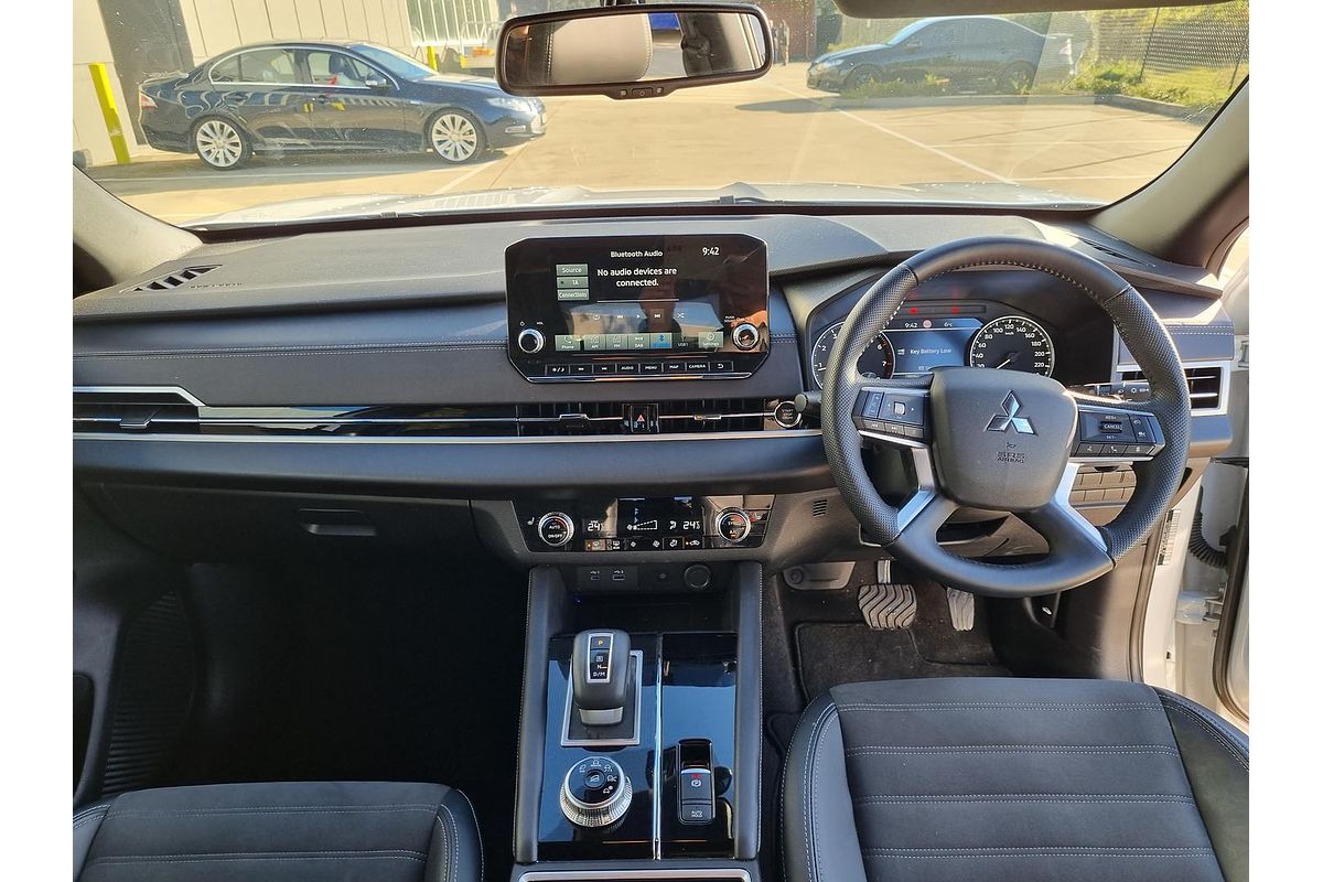 2023 Mitsubishi Outlander Black Edition ZM
