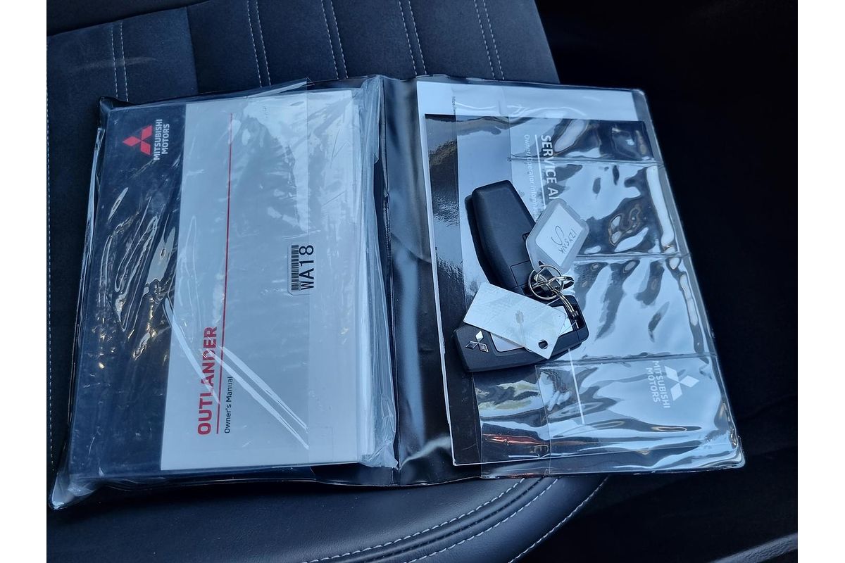 2023 Mitsubishi Outlander Black Edition ZM