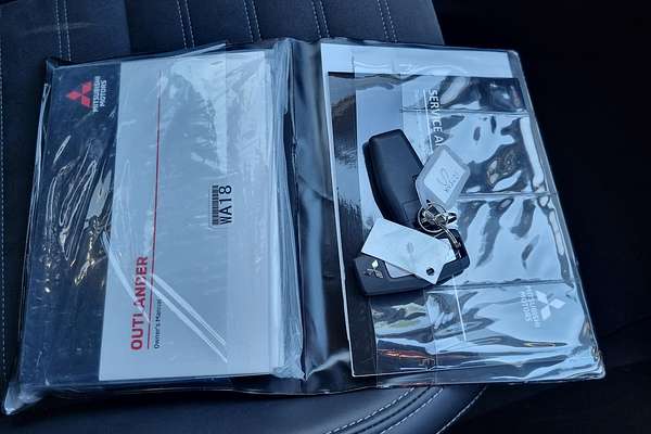 2023 Mitsubishi Outlander Black Edition ZM