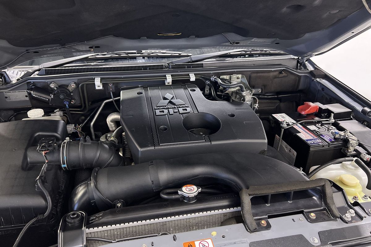 2015 Mitsubishi Pajero GLS NX