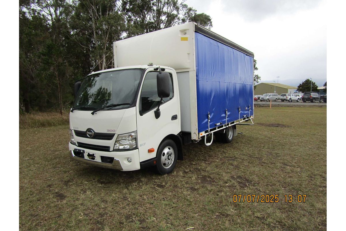 2017 Hino 300 Series 617 4x2