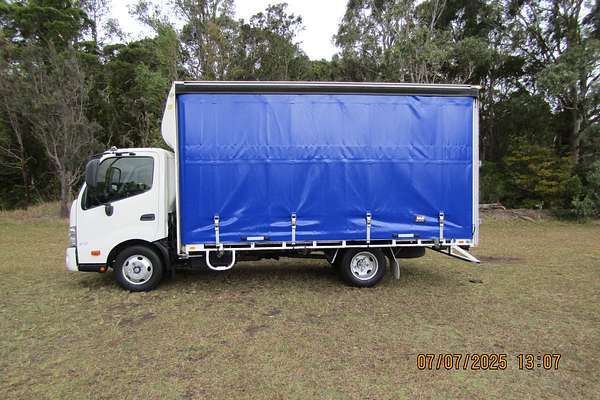 2017 Hino 300 Series 617 4x2
