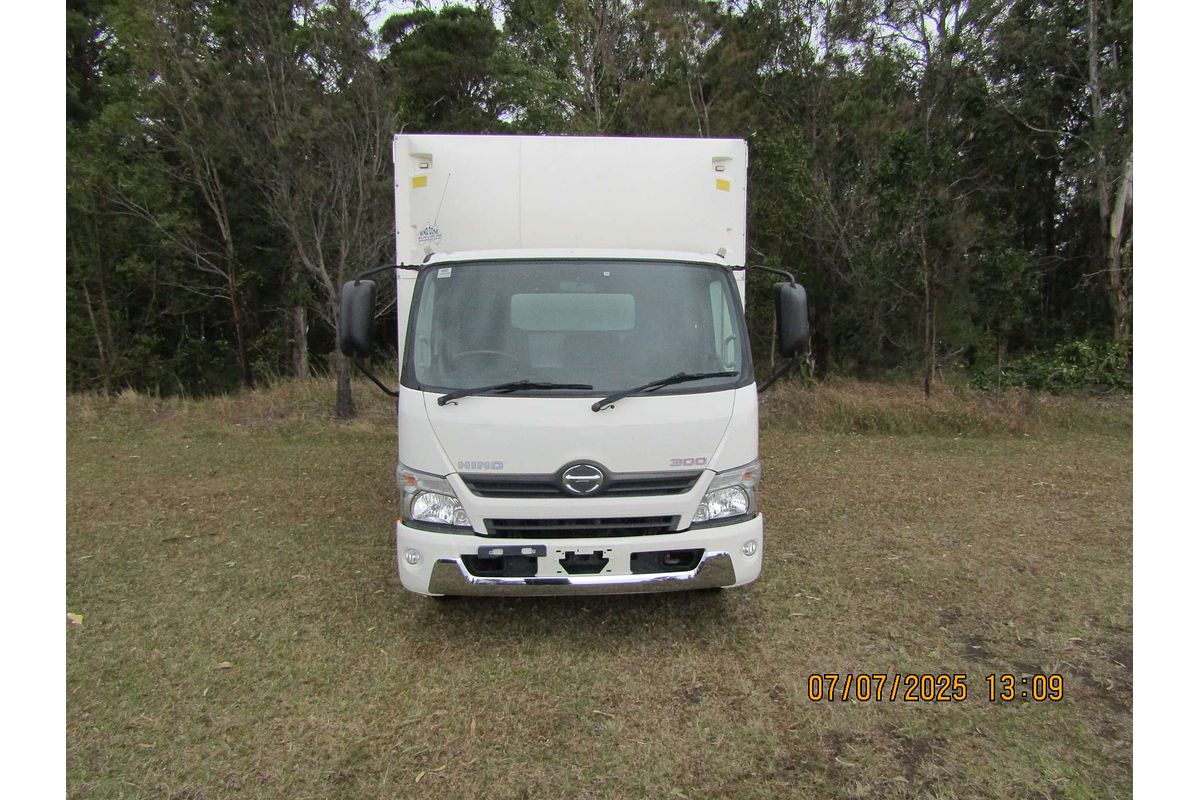 2017 Hino 300 Series 617 4x2