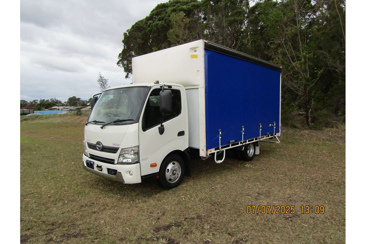 2017 Hino 300 Series 617 4x2