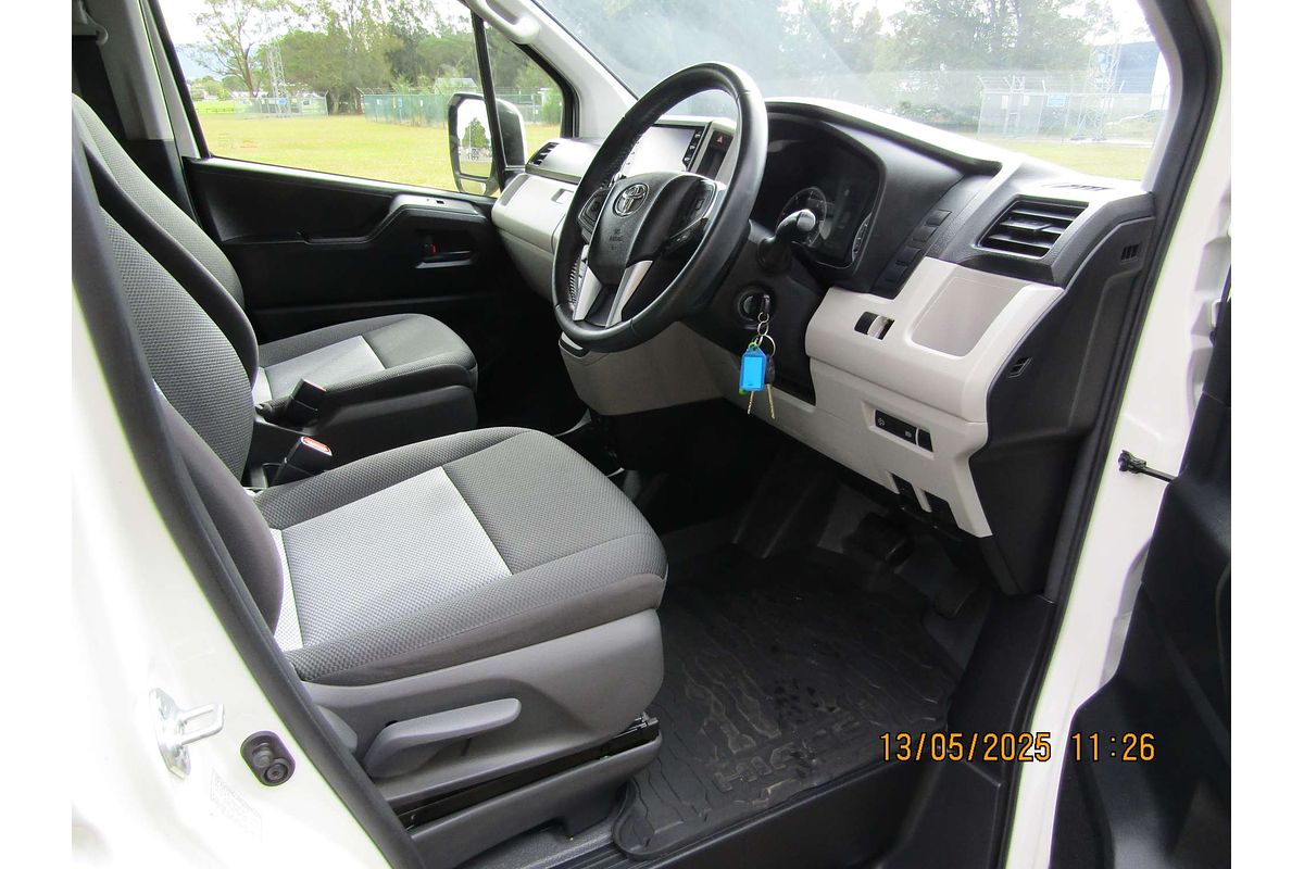 2021 Toyota Hiace Commuter GDH322R