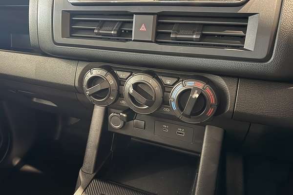2025 Mitsubishi Triton GLX MV 4X4