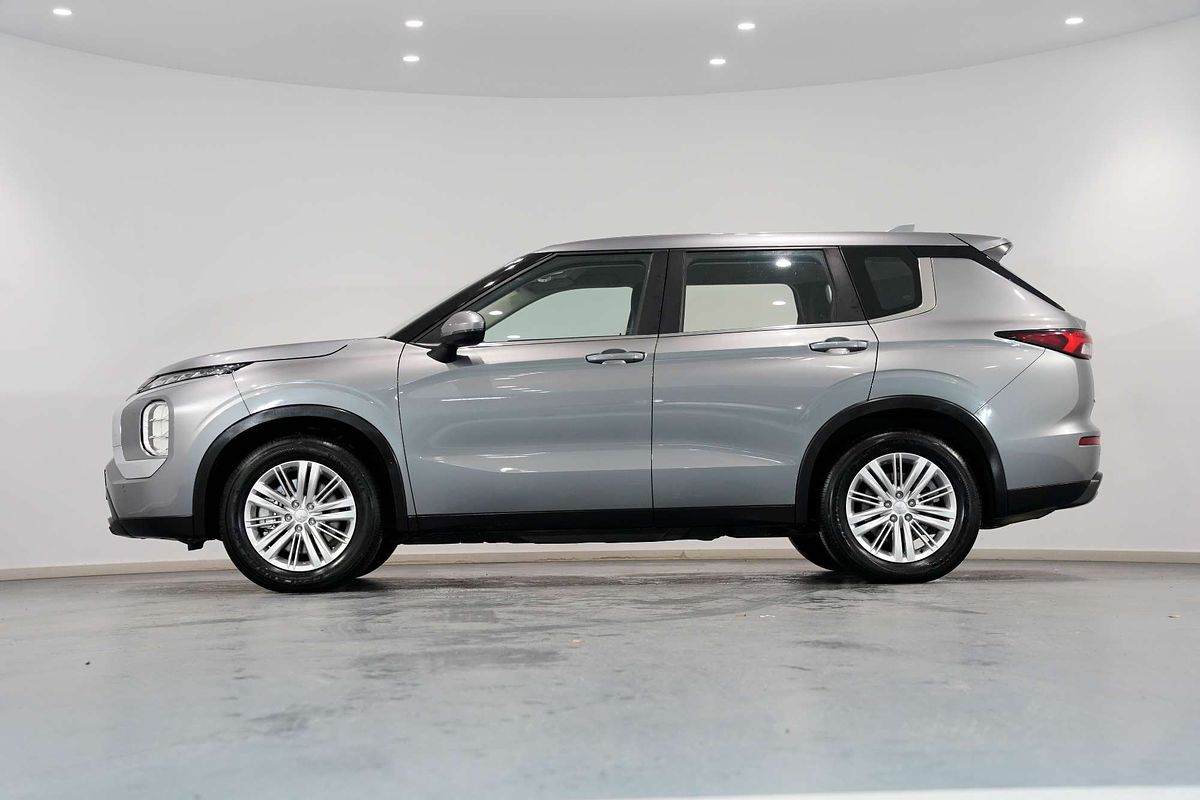 2023 Mitsubishi Outlander ES ZM