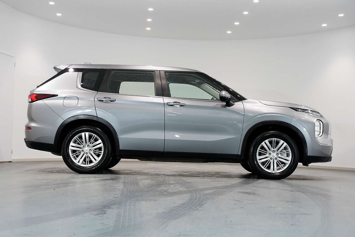 2023 Mitsubishi Outlander ES ZM