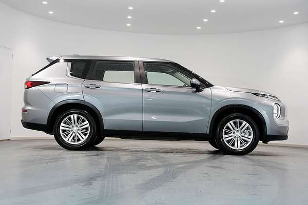 2023 Mitsubishi Outlander ES ZM