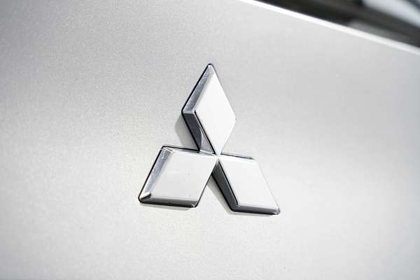 2023 Mitsubishi Outlander ES ZM