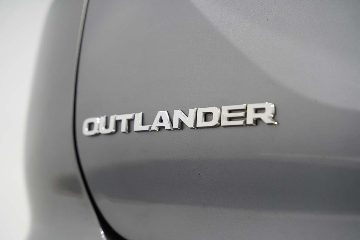 2023 Mitsubishi Outlander ES ZM
