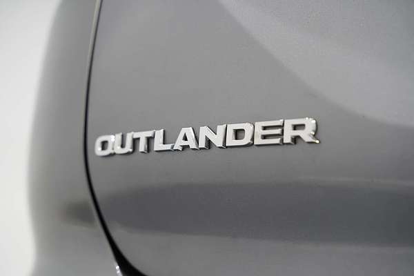 2023 Mitsubishi Outlander ES ZM