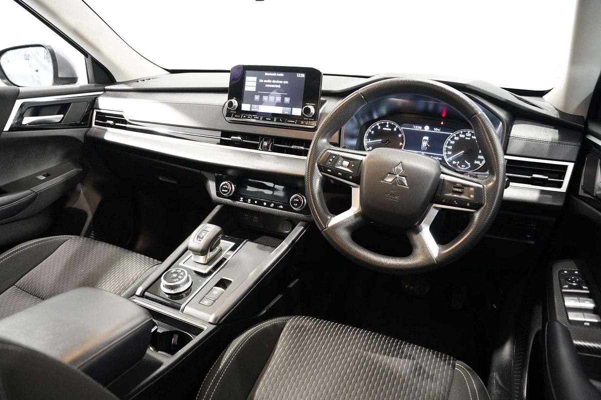 2023 Mitsubishi Outlander ES ZM
