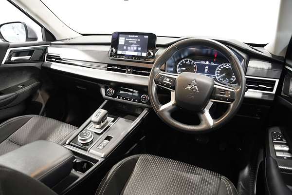 2023 Mitsubishi Outlander ES ZM