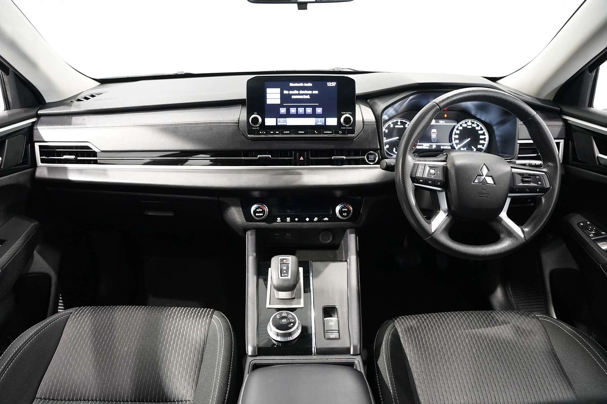 2023 Mitsubishi Outlander ES ZM