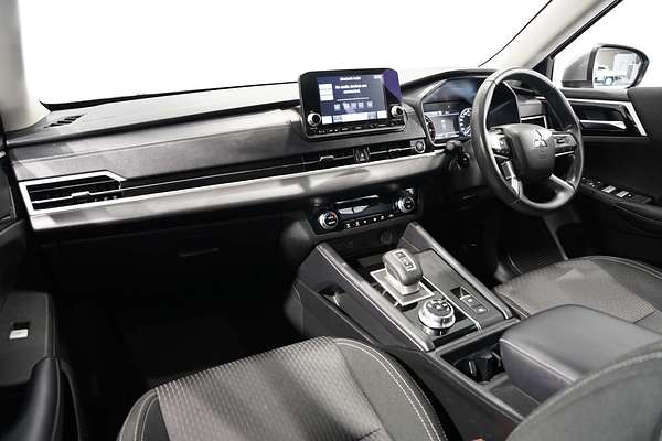 2023 Mitsubishi Outlander ES ZM