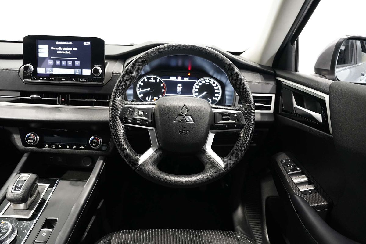 2023 Mitsubishi Outlander ES ZM