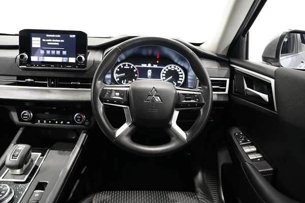 2023 Mitsubishi Outlander ES ZM
