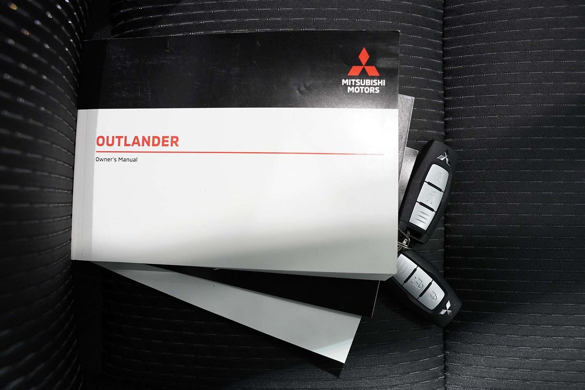 2023 Mitsubishi Outlander ES ZM