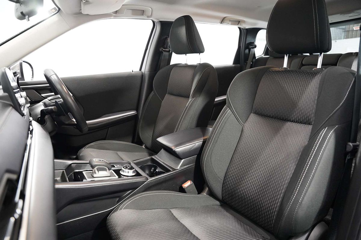 2023 Mitsubishi Outlander ES ZM