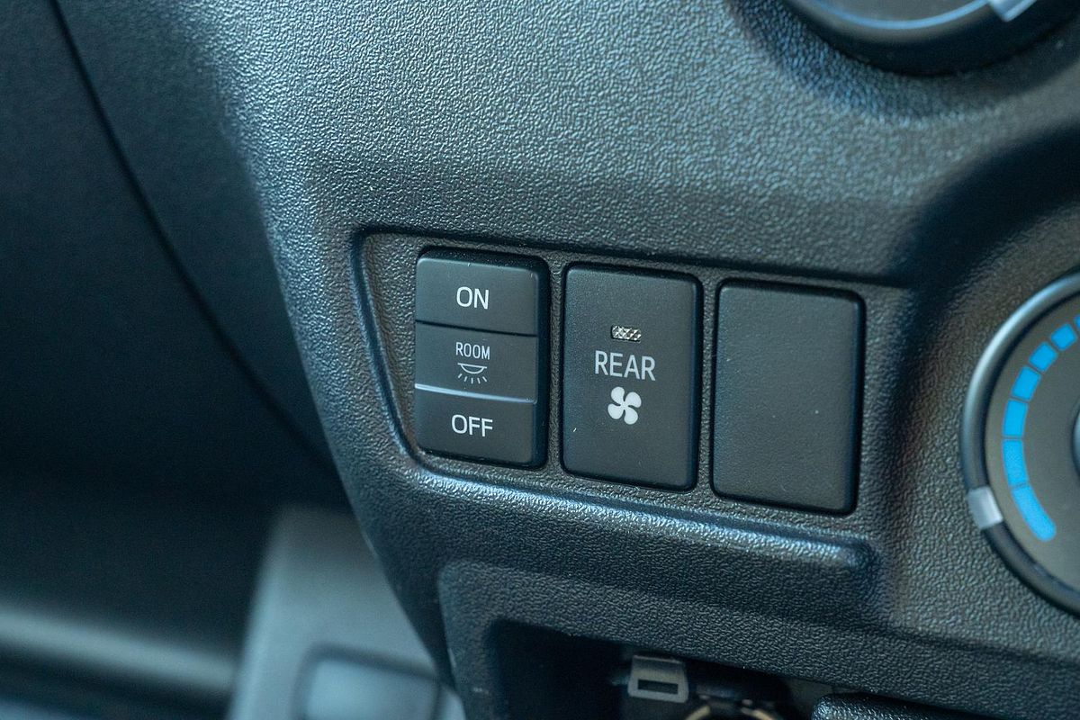 2017 Toyota Hiace Commuter KDH223R